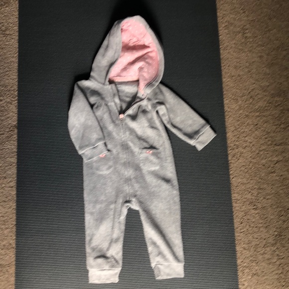 🎀Bundle of 2 one piece hooded one piece outfit🎀 - Picture 7 of 10